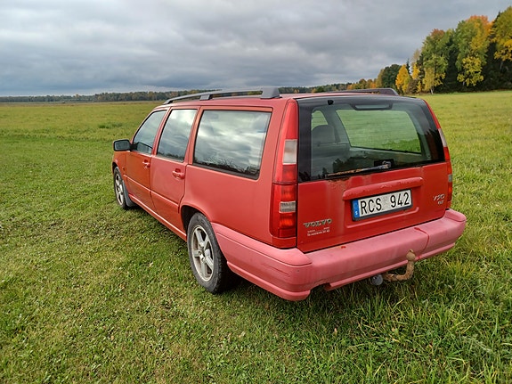 Volvo V70 3 of 4