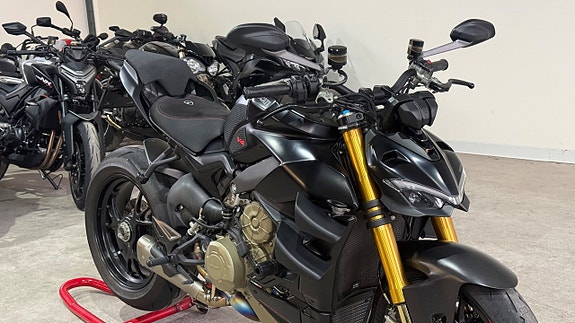 Ducati Streetfighter V4S DQS Akrapovic 3 of 17