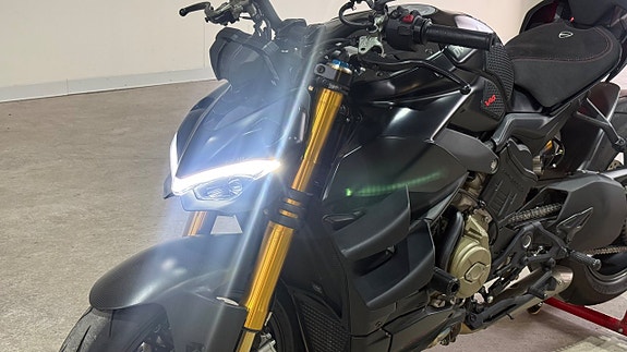 Ducati Streetfighter V4S DQS Akrapovic 10 of 17