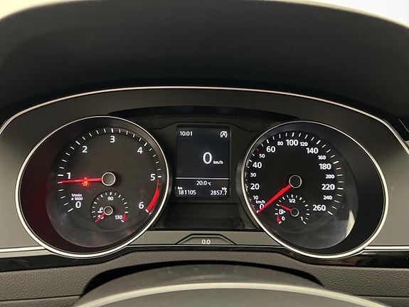 Volkswagen Passat 15 of 30