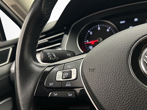 Volkswagen Passat 14 of 30