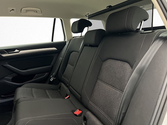 Volkswagen Passat 24 of 30