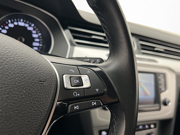 Volkswagen Passat 16 of 30