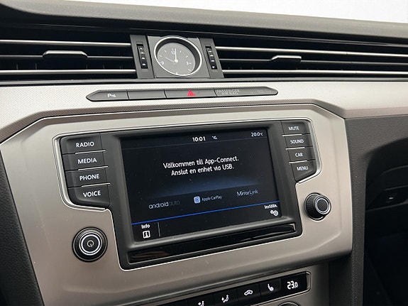 Volkswagen Passat 18 of 30