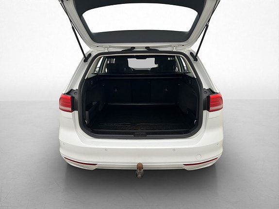 Volkswagen Passat 25 of 30
