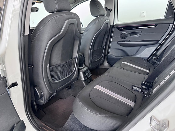 BMW 218d 9 of 18