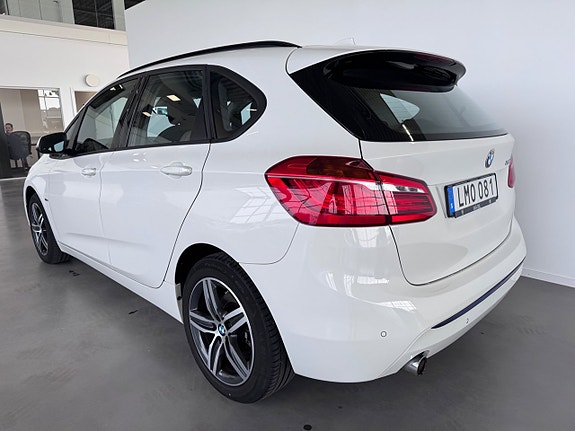 BMW 218d 3 of 18