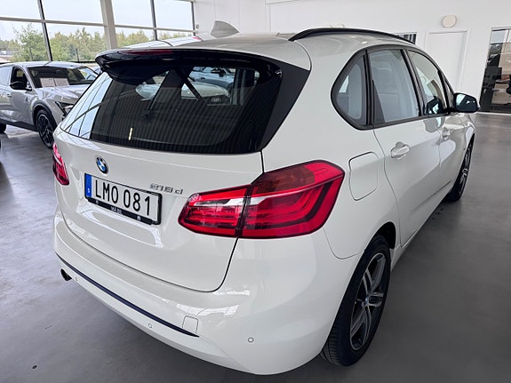 BMW 218d 6 of 18