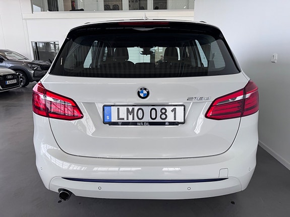 BMW 218d 4 of 18