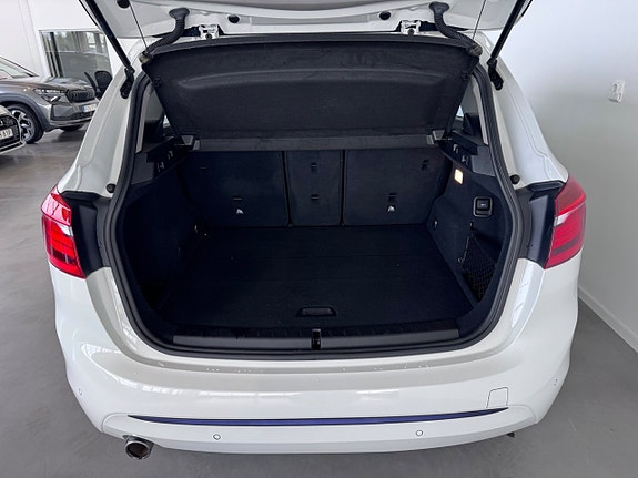 BMW 218d 5 of 18