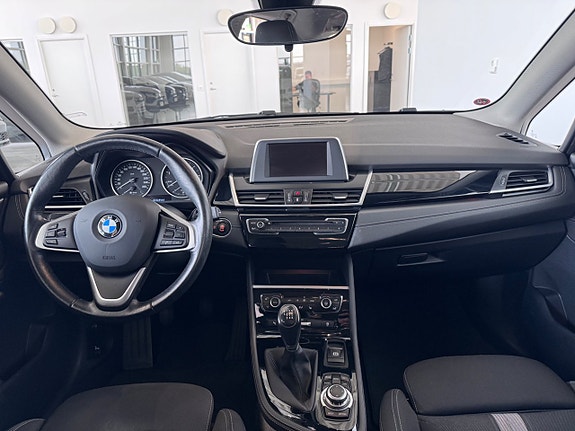 BMW 218d 10 of 18