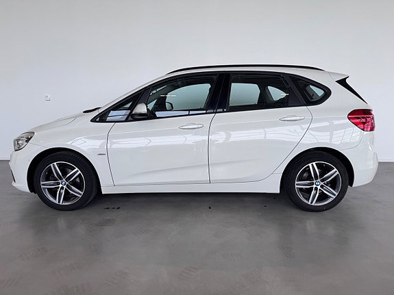 BMW 218d 2 of 18