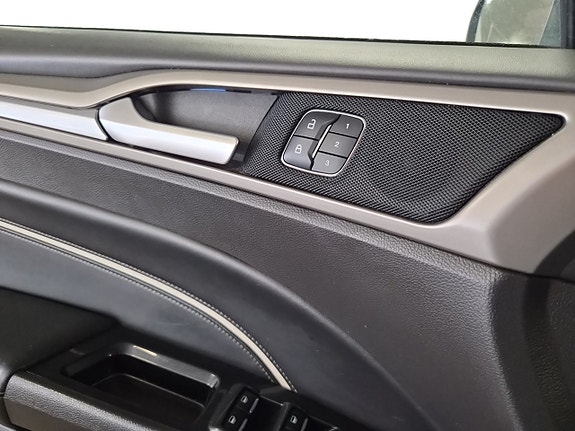 Ford Mondeo 17 of 21