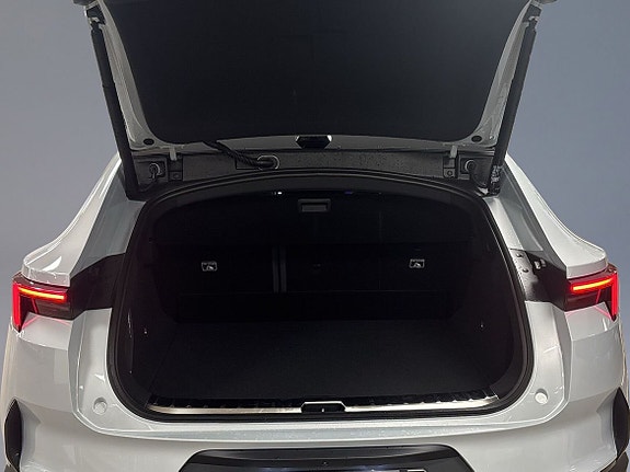 Polestar 4 8 of 14