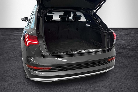 Audi e-tron 22 of 23