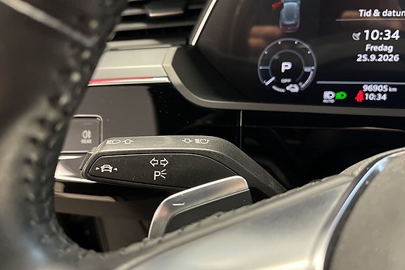 Audi e-tron 15 of 23