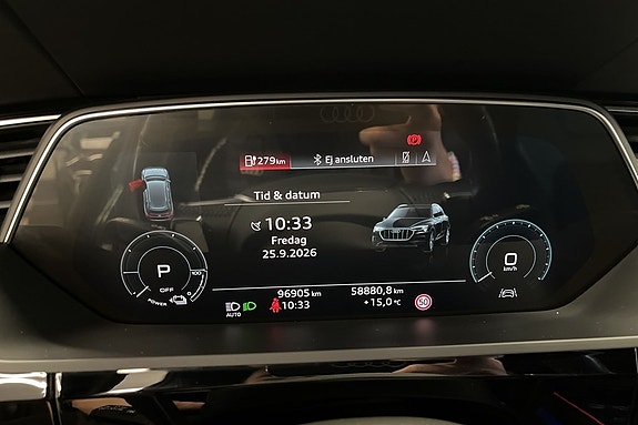 Audi e-tron 13 of 23