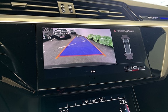 Audi e-tron 19 of 23
