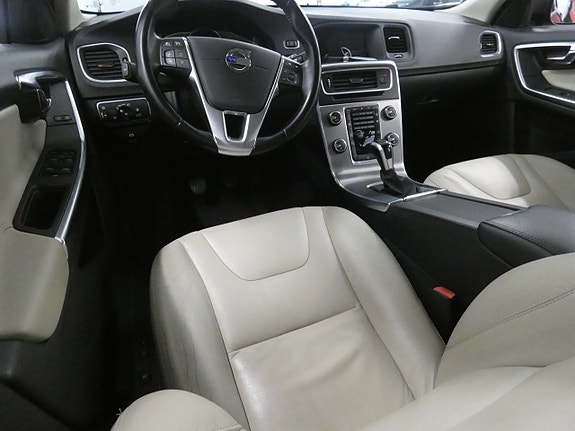 Volvo V60 7 of 16