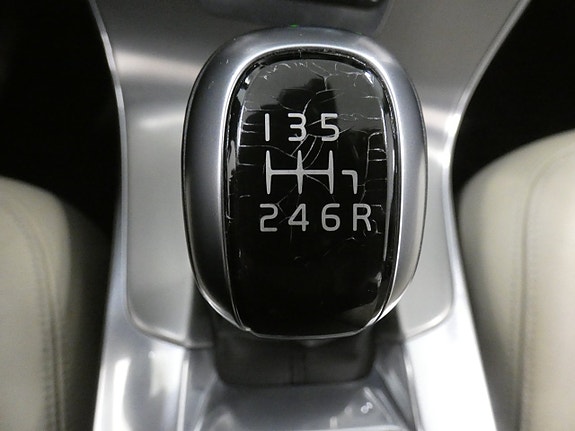 Volvo V60 11 of 16