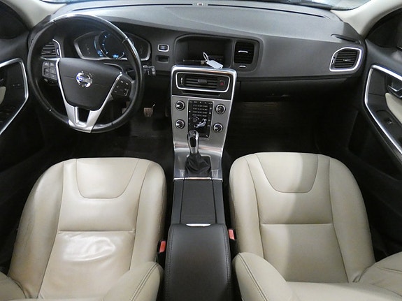 Volvo V60 12 of 16