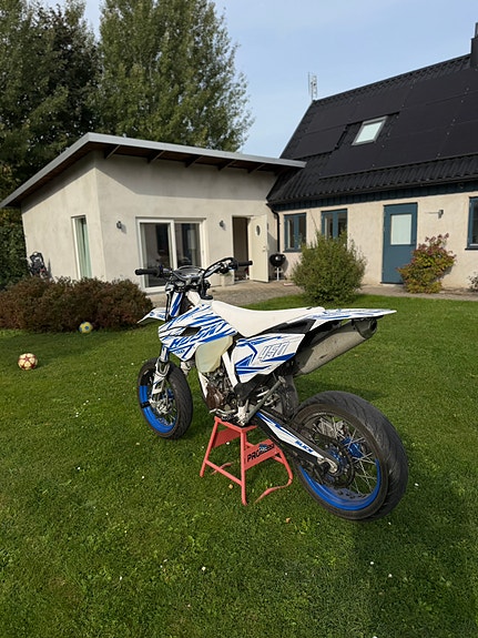 Husqvarna FE 450 3 of 4