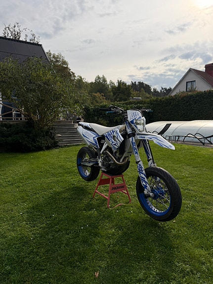 Husqvarna FE 450 2 of 4