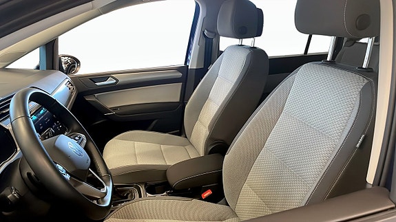 Volkswagen Touran 8 of 14