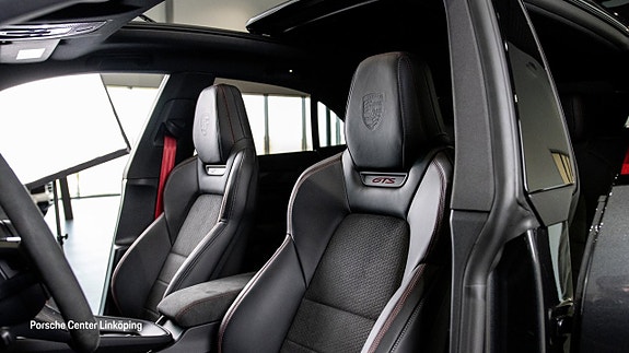 Porsche Macan GTS 11 of 24