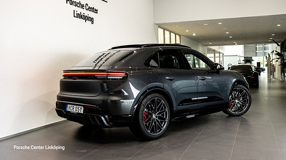 Porsche Macan GTS 8 of 24