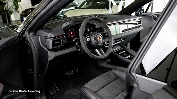 Porsche Macan GTS 10 of 24