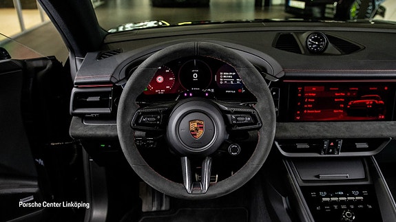 Porsche Macan GTS 12 of 24