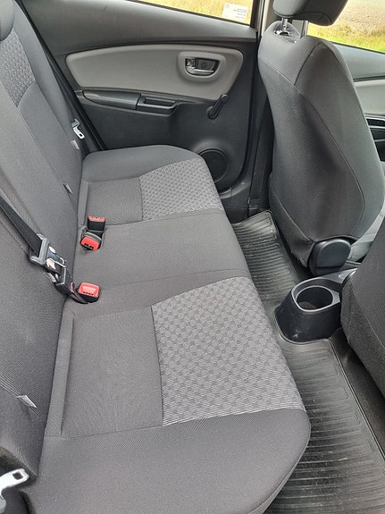 Toyota Yaris 5 of 6