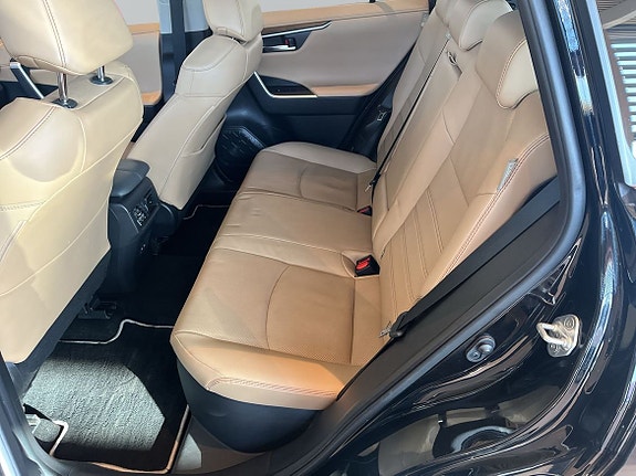 Toyota RAV4 8 of 11