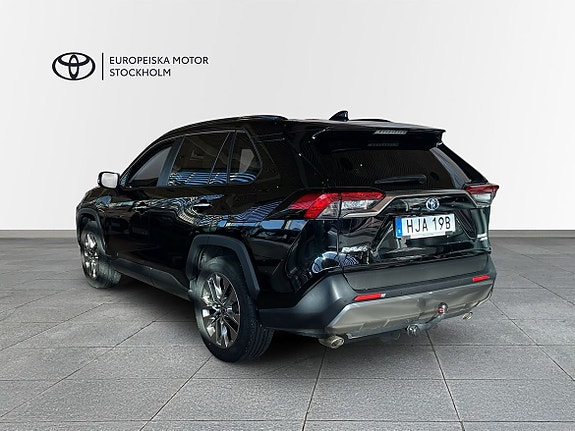 Toyota RAV4 3 of 11