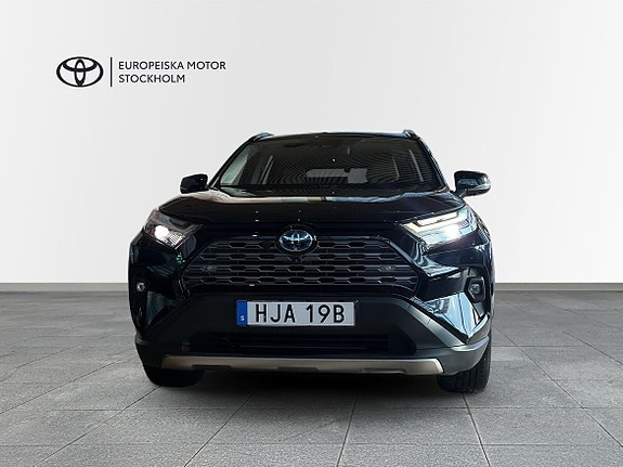 Toyota RAV4 6 of 11