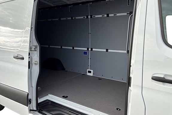 Mercedes-Benz eSprinter 420 17 of 20