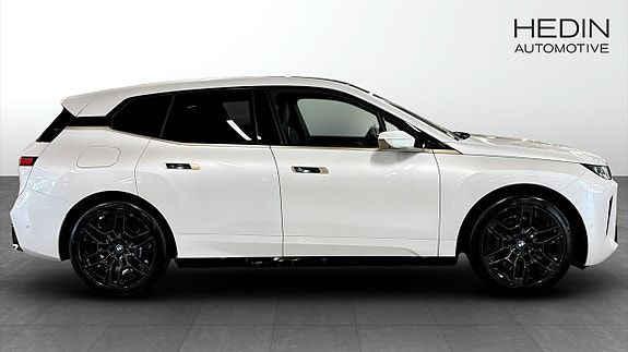 BMW iX 6 of 13