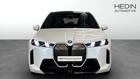 BMW iX 8 of 13