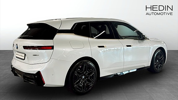 BMW iX 2 of 13