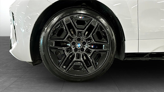 BMW iX 9 of 13