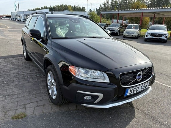 Volvo XC70 2 of 6