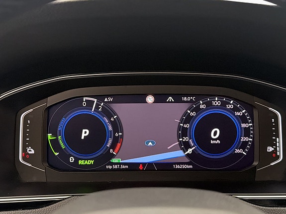 Volkswagen Passat 19 of 30