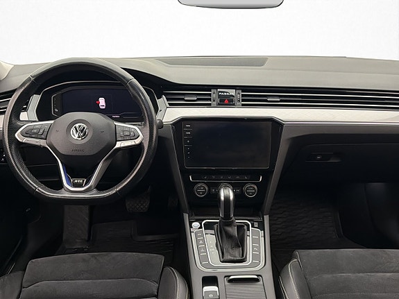 Volkswagen Passat 14 of 30
