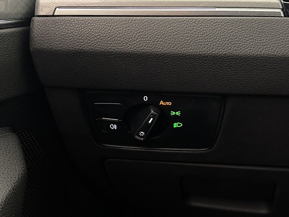 Volkswagen Passat 16 of 30