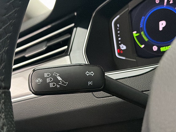 Volkswagen Passat 17 of 30