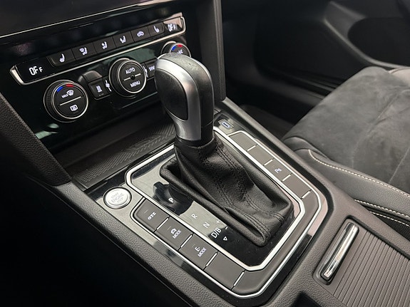 Volkswagen Passat 27 of 30
