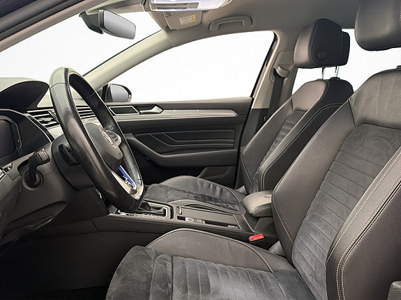 Volkswagen Passat 13 of 30