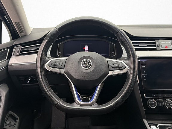 Volkswagen Passat 15 of 30