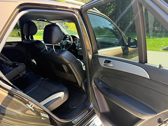 Mercedes-Benz GLE350 d 13 of 23
